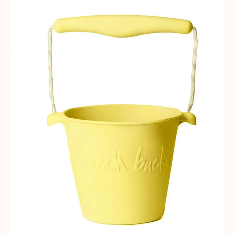 Scrunch lemon bucket , white background 